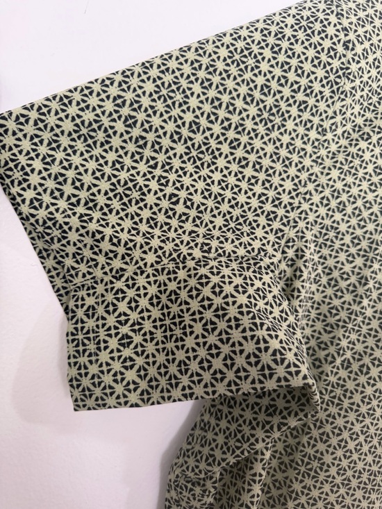 lululemon athletica Men’s Short Sleeve Olive Geo Print Shirt - Picture 5 of 5